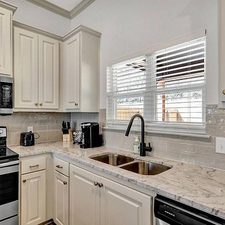 Alamo Luxury Living Up To 11 Villa Tyler Exterior photo