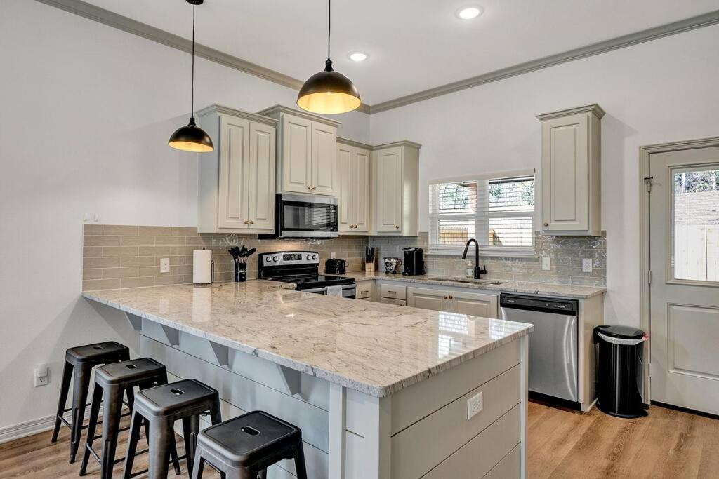 Alamo Luxury Living Up To 11 Villa Tyler Exterior photo
